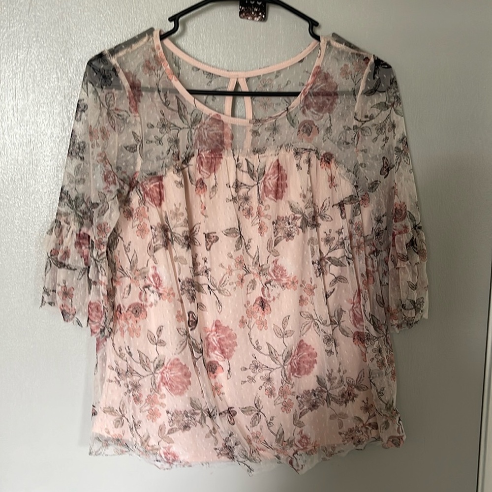 No Boundaries floral top